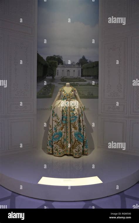 christian dior designer of dreams at the v&a museum